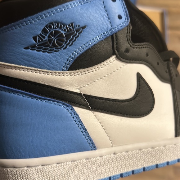 Air Jordan 1 Retro High OG ‘UNC TOE’ - Picture 12 of 16